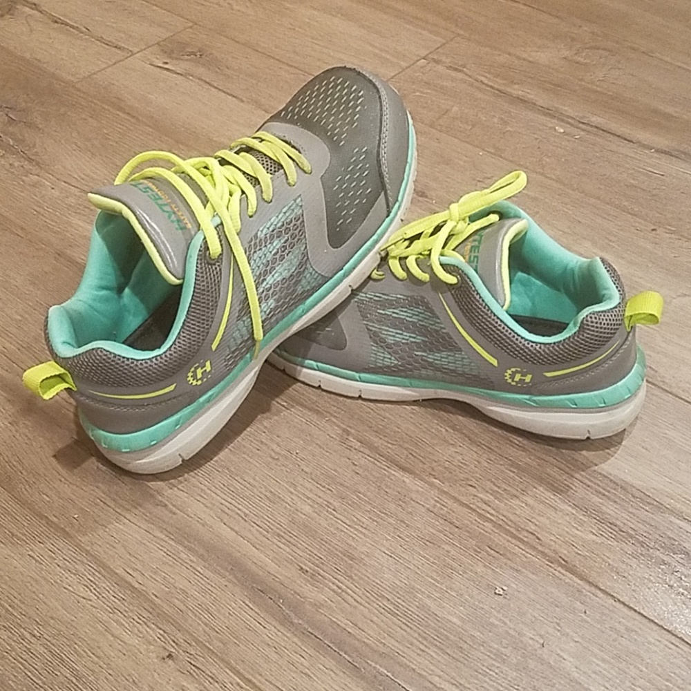 Womens 8.5m Hytest steel toe work shoes